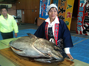 まぐろの解体ショー